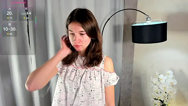 MarilynMun online show from December 15, 2:06 am