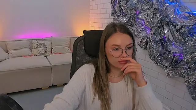 SandraLindsey online show from November 26, 9:54 am