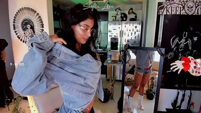 Snapshot of sofiasexhot chatting on October 19, 1:35 pm sofiasexhot online show from October 19, 1:35 pm