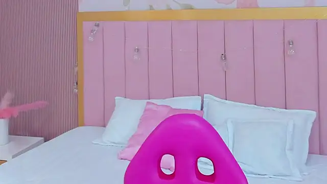 Kendall curves online show from December 22, 7:28 pm