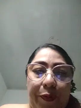   Nahomi online show from December 4, 8:42 pm