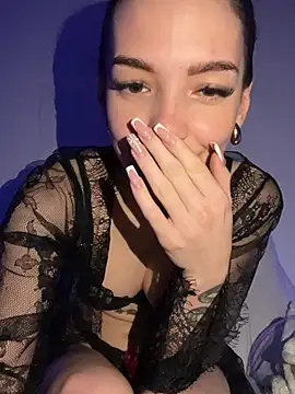 lunababy77 online show from February 8, 8:01 pm