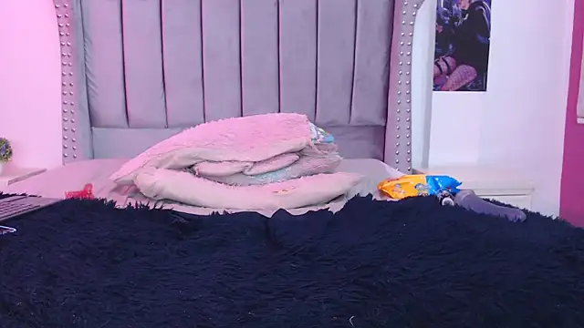 perla hot 01 online show from December 4, 8:20 pm