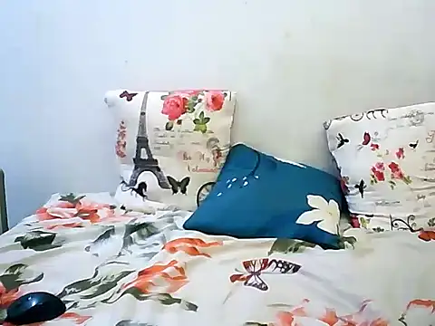 BrunetteNaomi8 online show from December 20, 11:31 pm