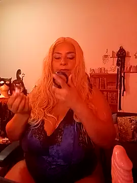 LaReineCleo online show from January 13, 9:35 am