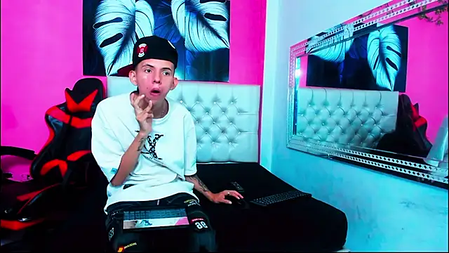 MiaAndTeylor online show from January 15, 5:19 pm