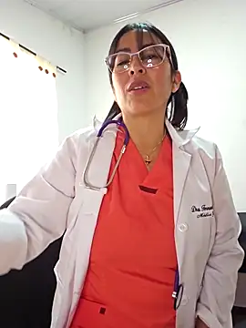 JustSamantha  online show from November 25, 2:30 pm