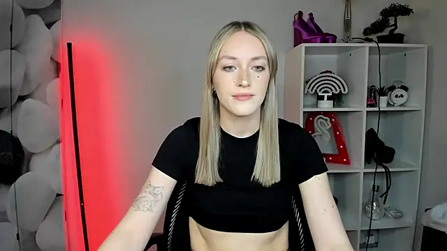 EvelynBlond online show from February 10, 1:36 pm