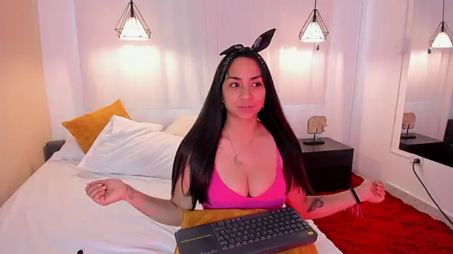 MiaRosy ValentinoRussel online show from December 4, 8:53 pm