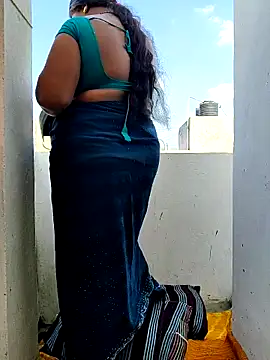 Desicouple1706 online show from February 23, 9:20 am