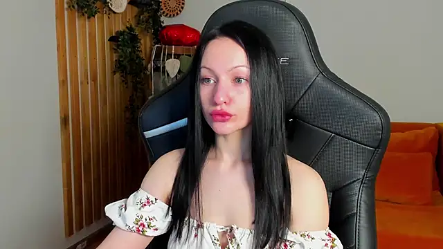 NaomiBlakes online show from February 20, 5:39 am