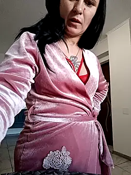 stropinela23 online show from December 4, 6:59 am