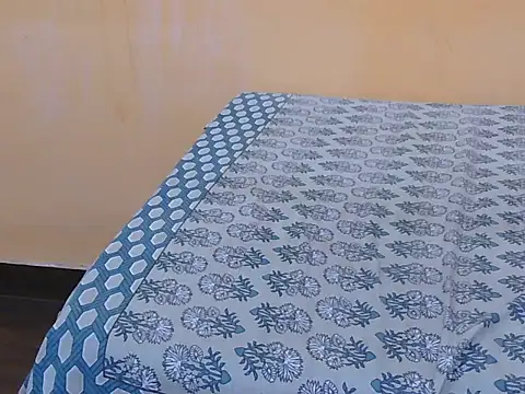 Honey Baby1 online show from February 13, 6:04 am