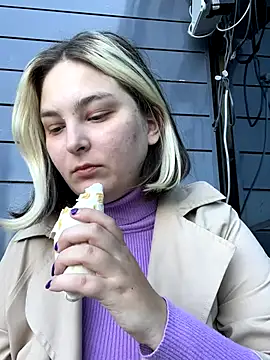 KateBurlesk online show from November 24, 9:33 am