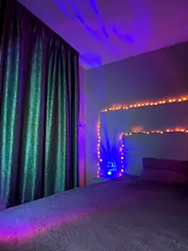 EvalKiss online show from December 18, 9:52 pm