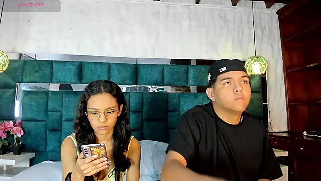  bonnyandclyde online show from February 11, 12:50 pm