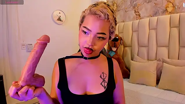 sussy lonndun online show from December 22, 9:07 pm