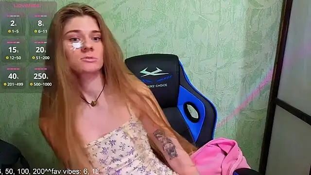 Adell Love online show from December 3, 5:04 pm