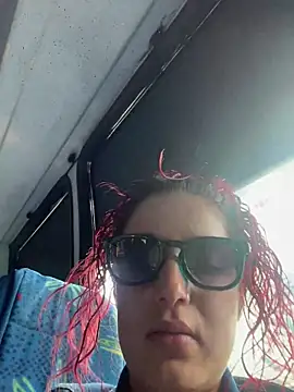 Ari Bakker online show from December 1, 7:05 pm