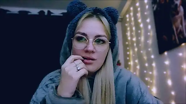 Whitehex666 online show from January 18, 6:59 pm