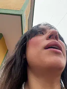 Mia fiire online show from February 3, 7:07 pm