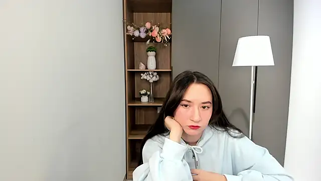 LuclieOppy online show from November 29, 6:39 am