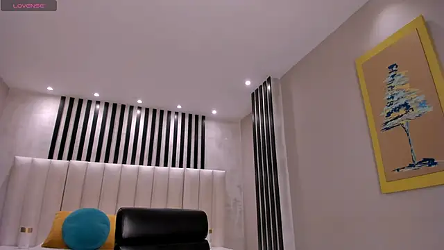 LisaFlowers  online show from February 20, 10:39 am