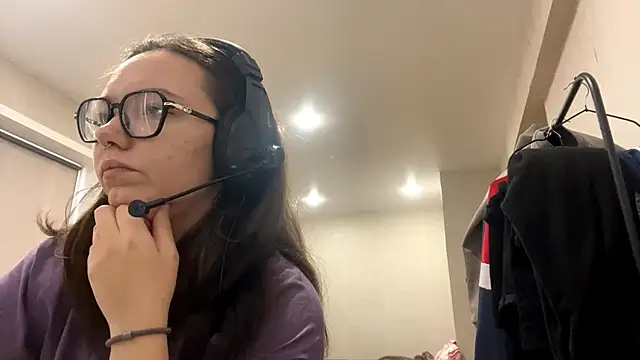 KerriMcbreen online show from December 5, 4:23 am