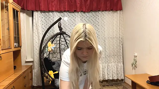 LouannHamad online show from December 1, 1:25 pm