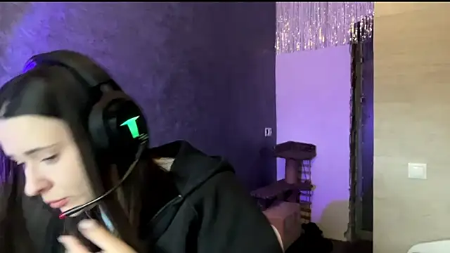 AngeliqueSulima online show from December 14, 7:14 am