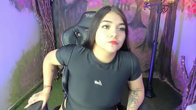 CurvyLunaX online show from December 1, 9:17 pm