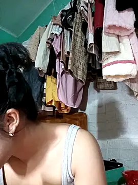 leo-wildd online show from December 3, 3:53 am