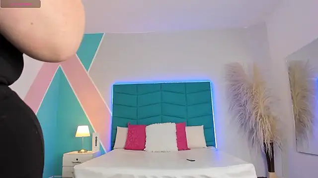  victoria collins  online show from January 31, 9:02 pm