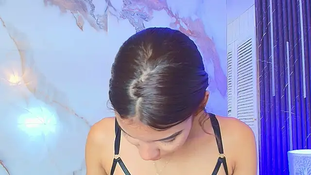 BellaHarpeer online show from February 21, 8:20 pm