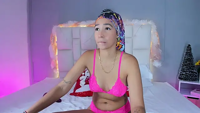 EmmaLawrence  online show from December 18, 4:34 pm