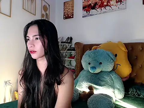 Empress Venora online show from December 19, 5:05 pm