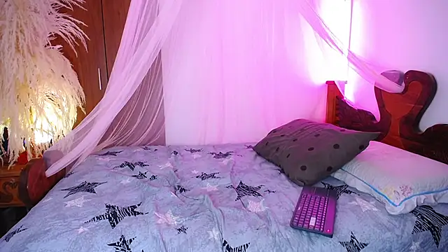 mishelolaya  online show from December 16, 12:27 am