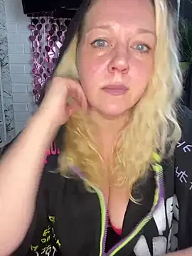 JenniferCarmen online show from February 28, 10:14 am