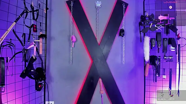 MissScarlet Ela bdsm online show from December 21, 4:28 am