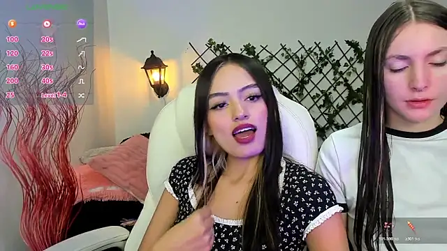 misstresandbonnie online show from December 17, 9:24 am