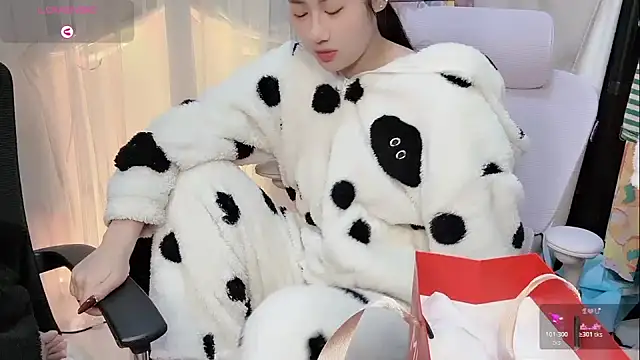 Yvonne-07 online show from January 31, 9:13 pm