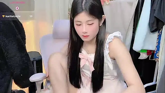 Yvonne-07 online show from December 20, 1:04 pm