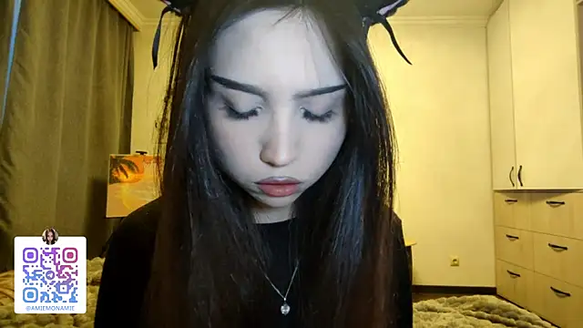 Qwami Amie online show from January 18, 4:31 am