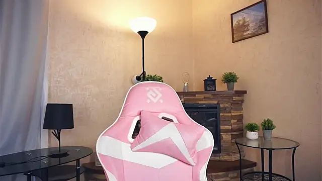 IleanaPishko online show from December 22, 7:55 am