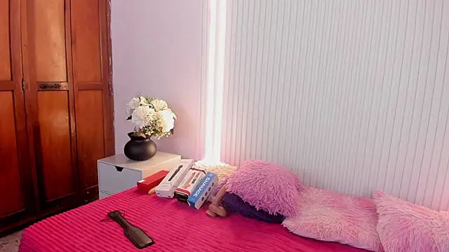 VivianOwen9 online show from February 27, 1:00 pm