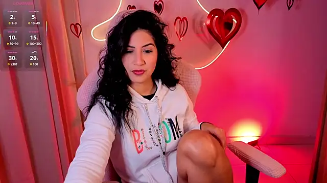 chloebum  online show from February 16, 11:10 am