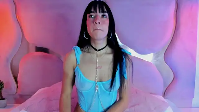 lunajones   online show from December 13, 10:48 pm