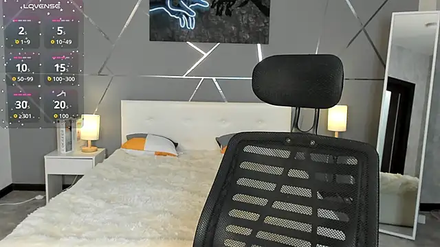 miss  evelyne online show from February 8, 2:04 am