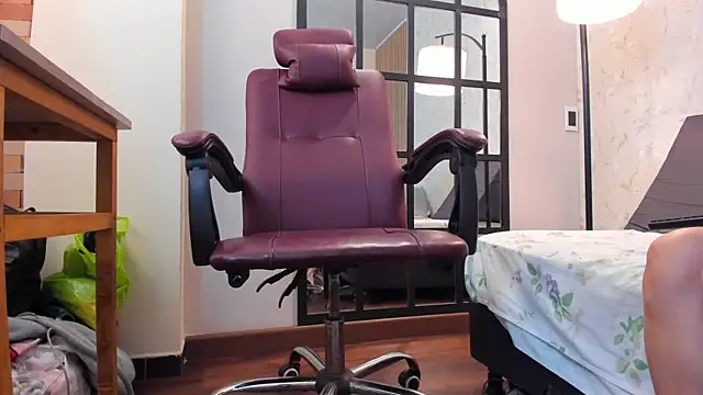 dahianeconnor online show from January 10, 6:12 pm