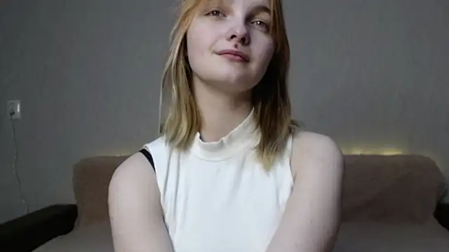 Catherine Walker online show from December 18, 11:48 am